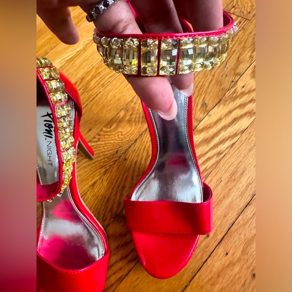 Sexy Red Stilettos - Picture 5 of 9